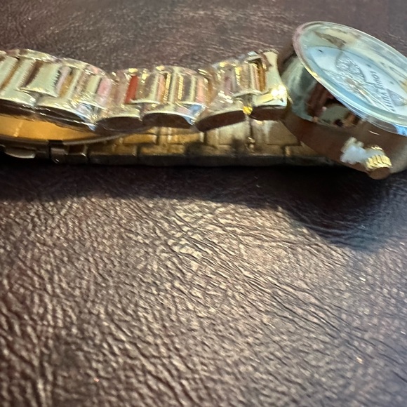 Gold-Tone Metal Watch.  DESING NOT AUTHENTIC - Picture 7 of 12
